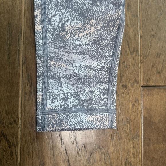 Lululemon Patterned Gray Leggings - Picture 3 of 13